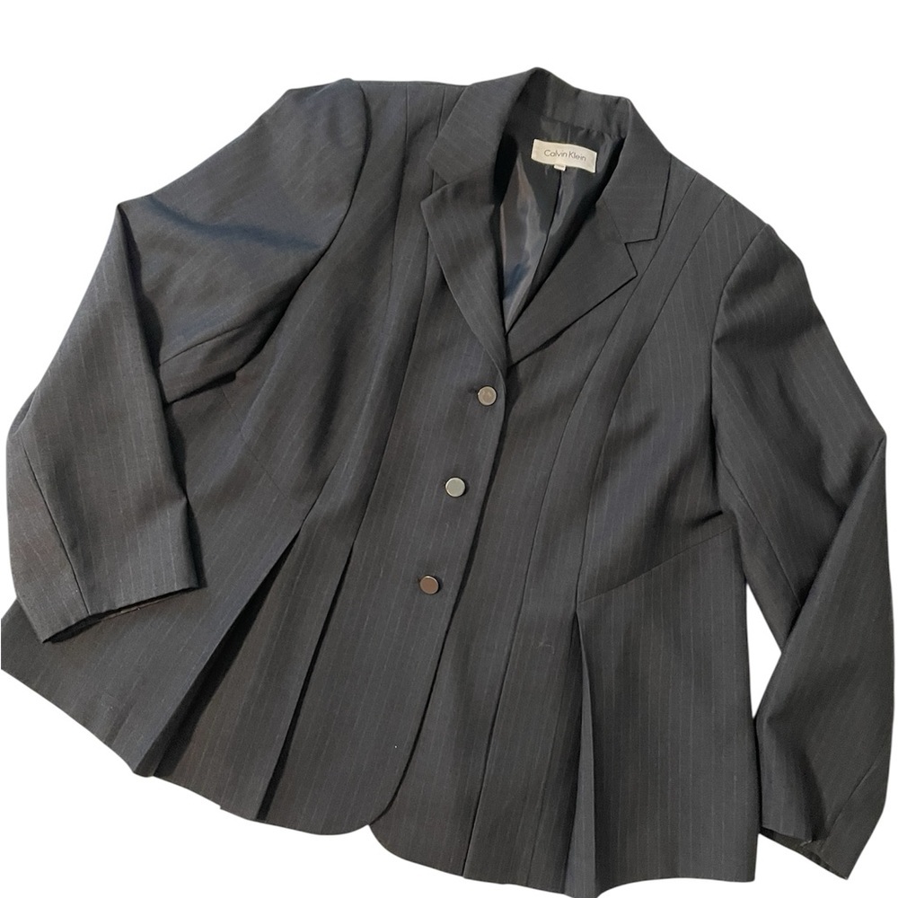 Calvin Klein Womans Blazer 3 buttons pleated front size 16W black Jacket